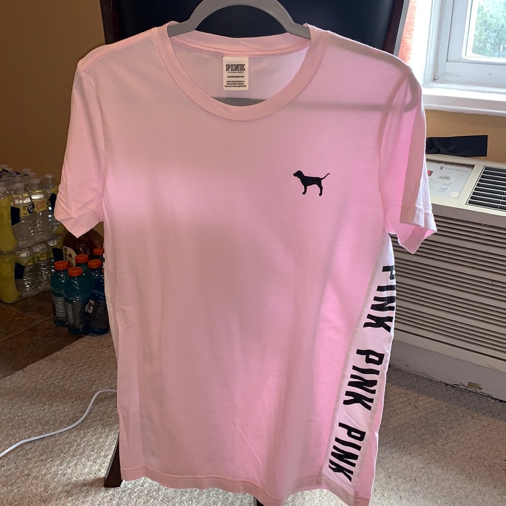 Pink XS Vs Pink tee shirt